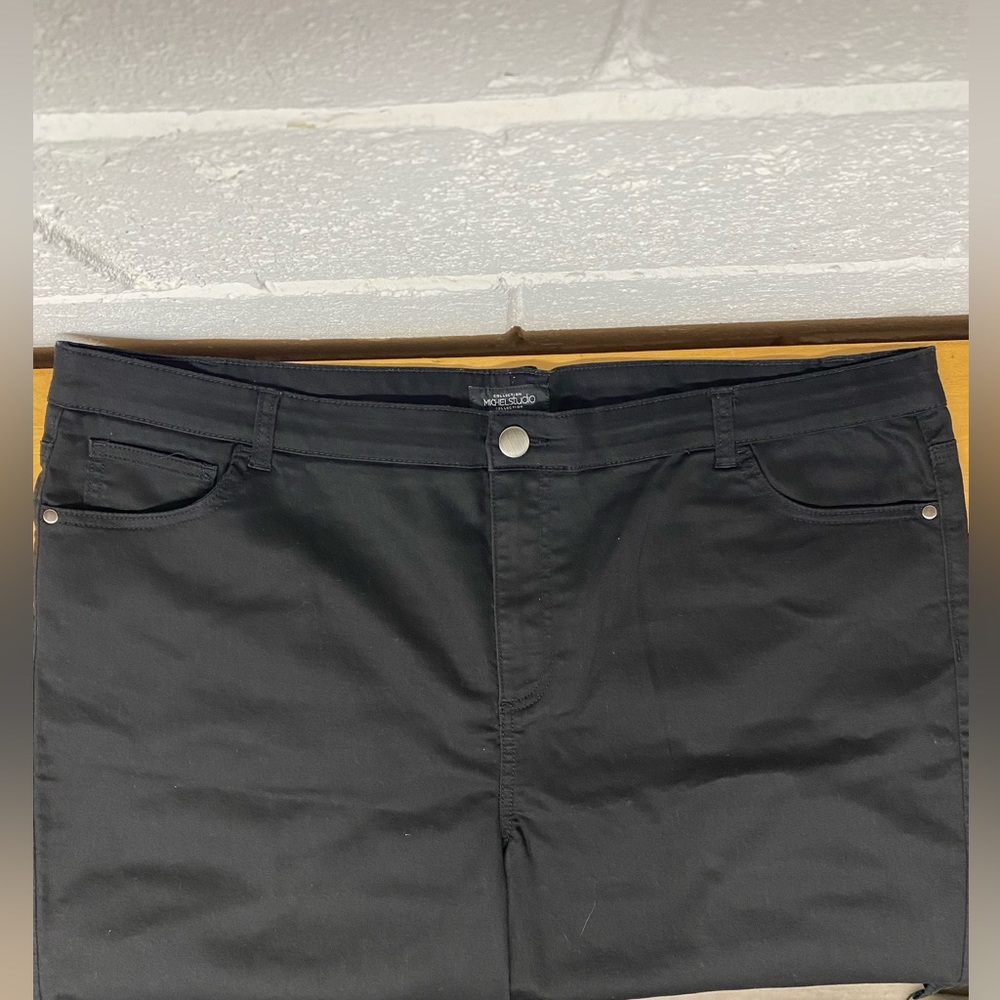 Plus size, Michel Studio black shorts